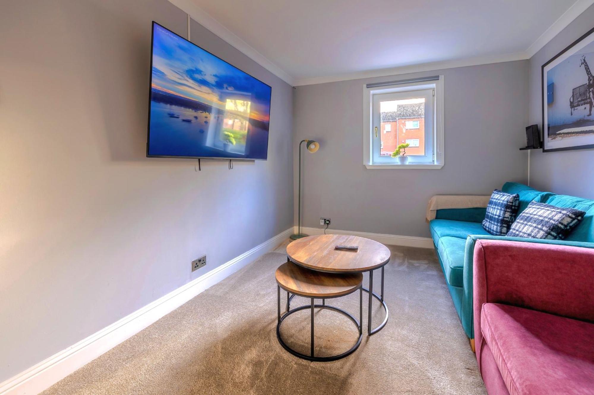 Cosy 4 Bedroom In - Free Parking