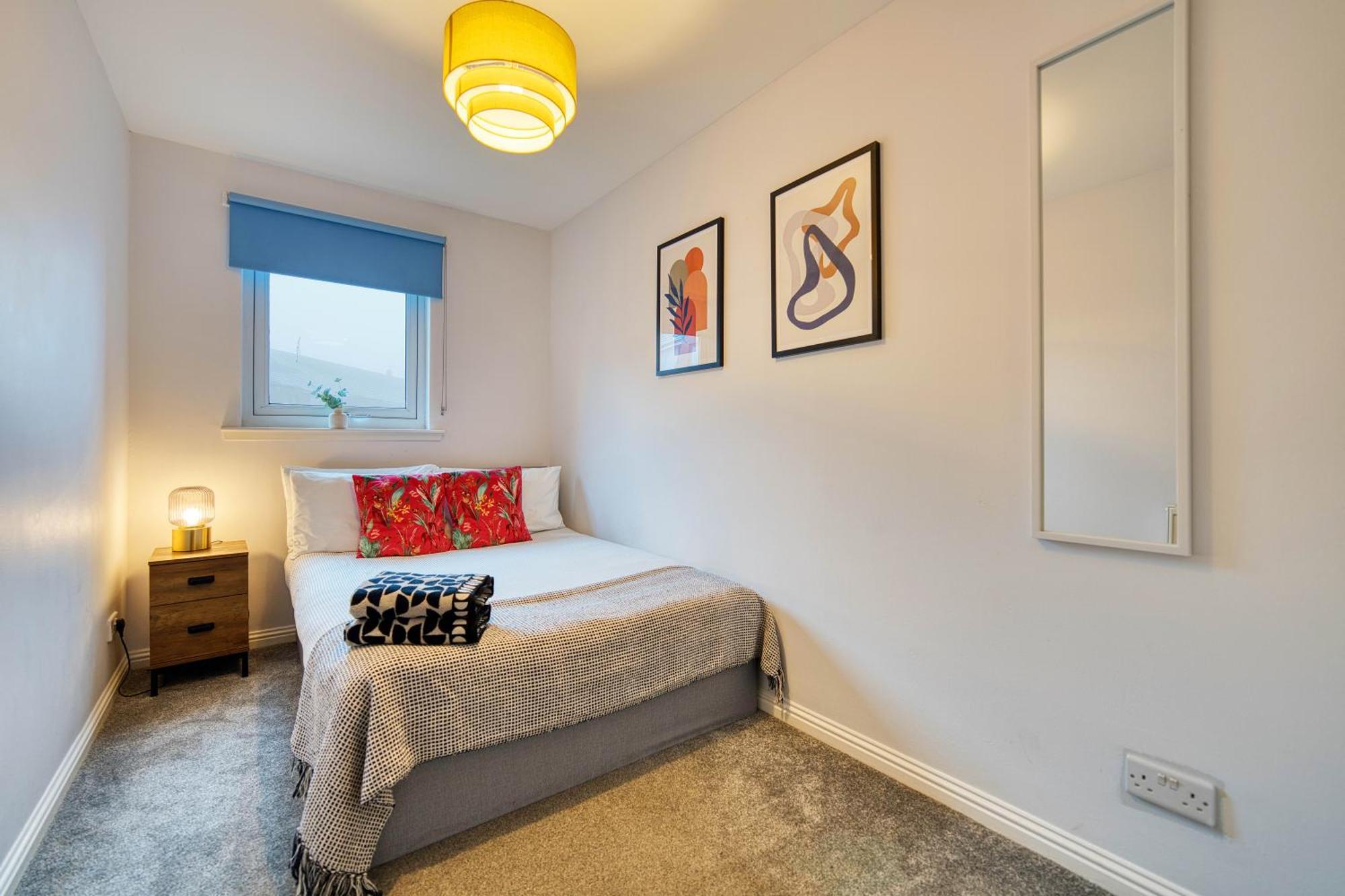 Apartment Modern 2 Bed Flat With Free Parking *