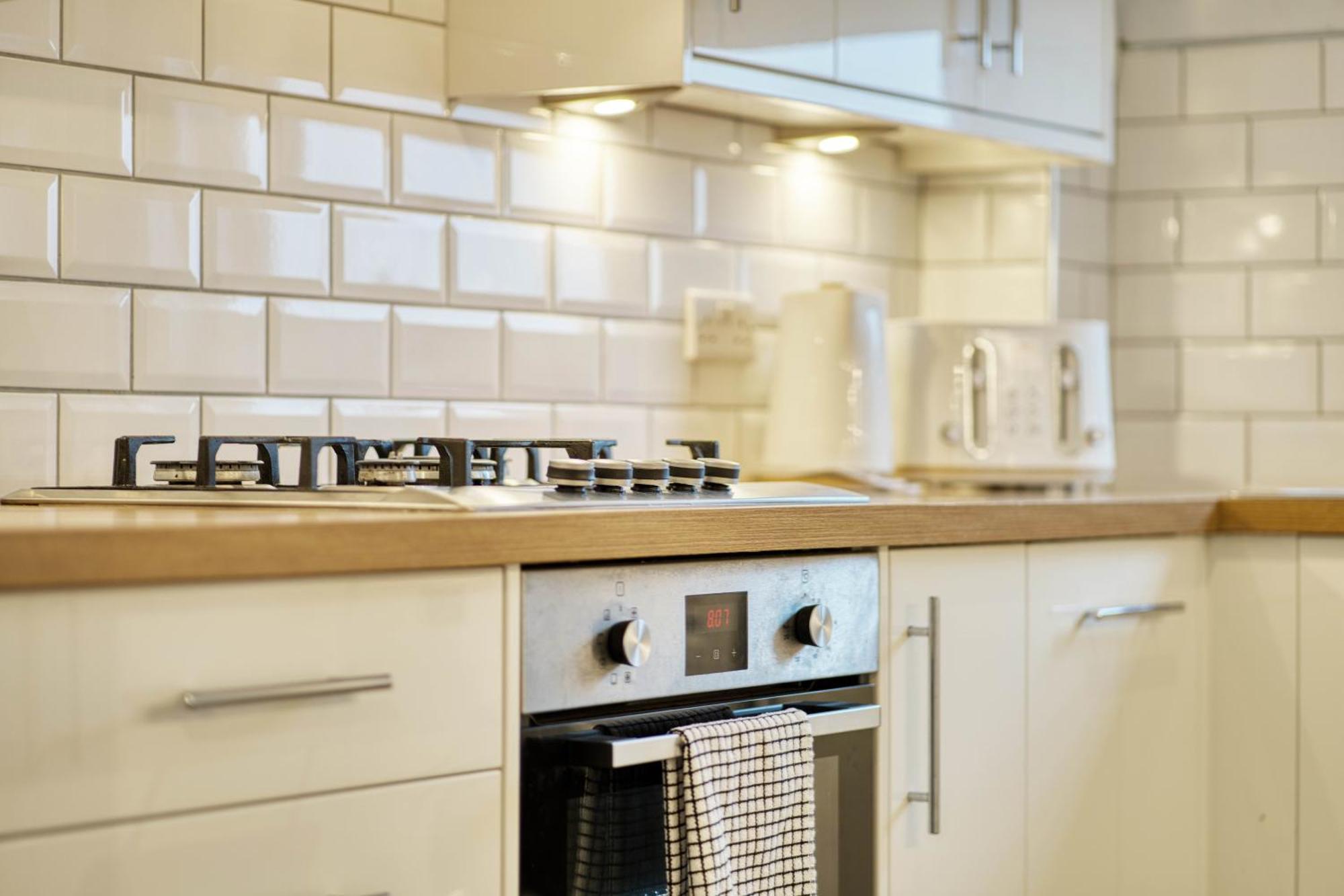 Modern 2 Bed Flat With Free Parking Apartment Glasgow