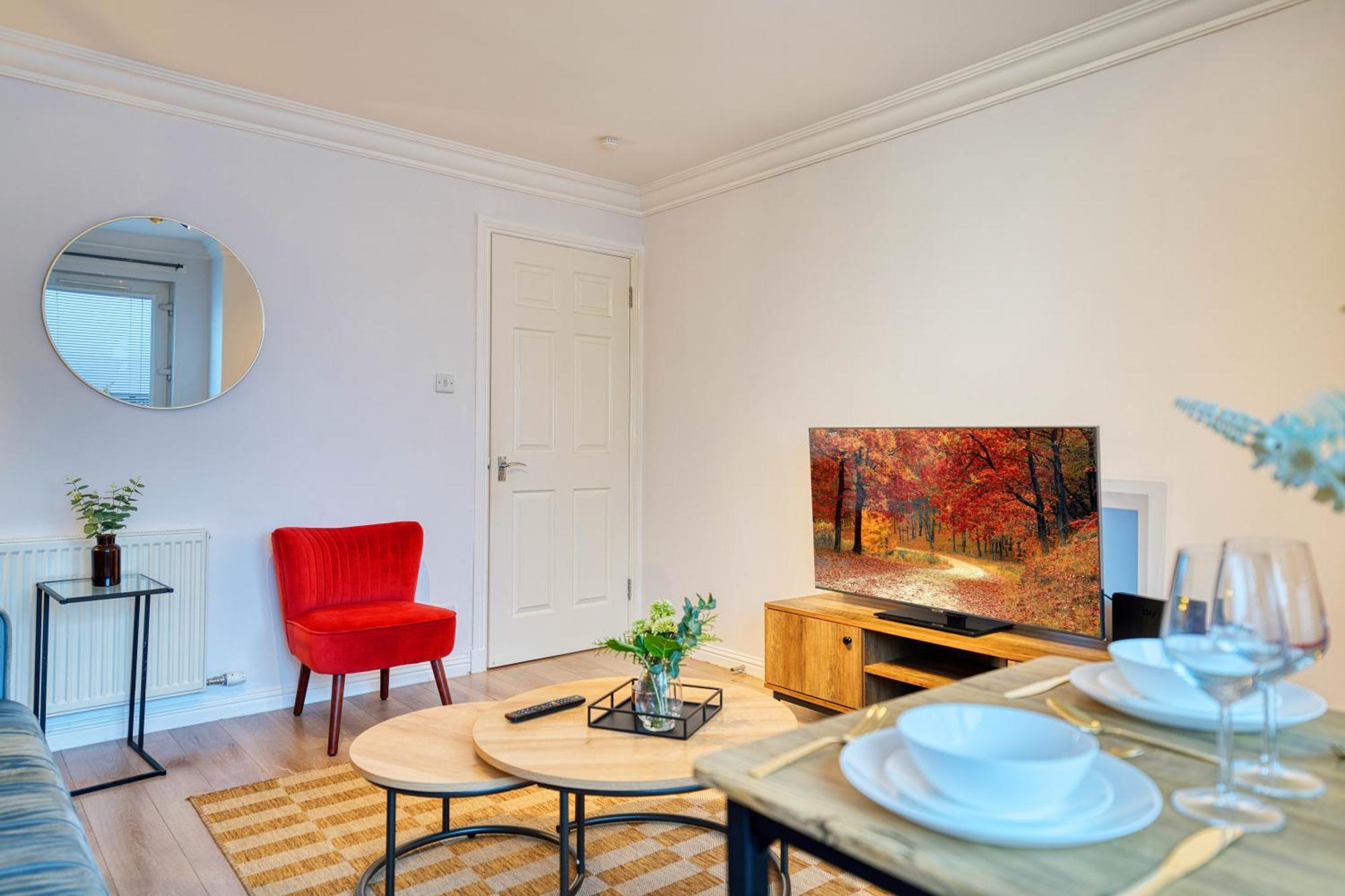 Modern 2 Bed Flat With Free Parking Apartment