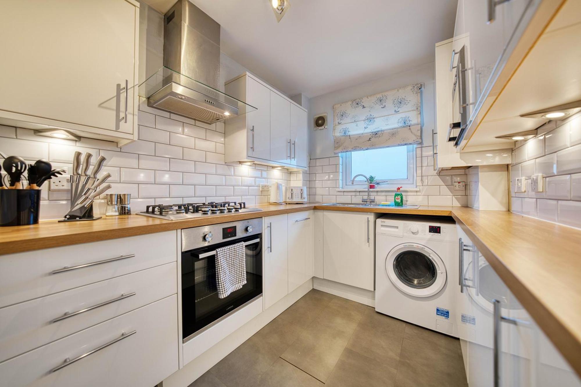 Apartment Modern 2 Bed Flat With Free Parking *