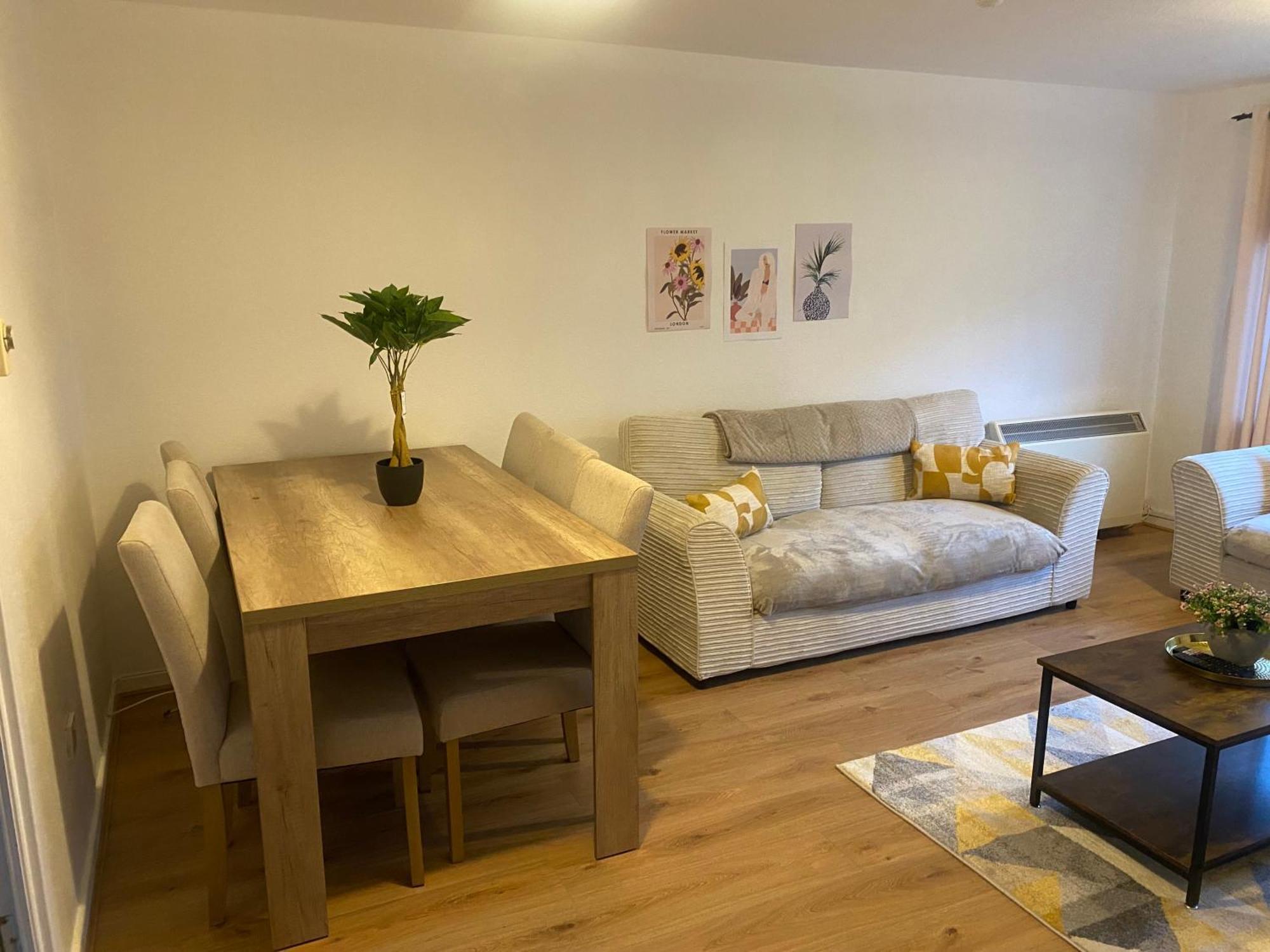 Comfy 3bed Centre Apartment *
