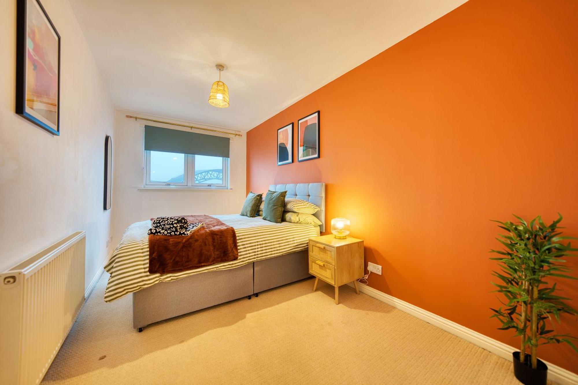 Bright 2 Bedroom Apartment