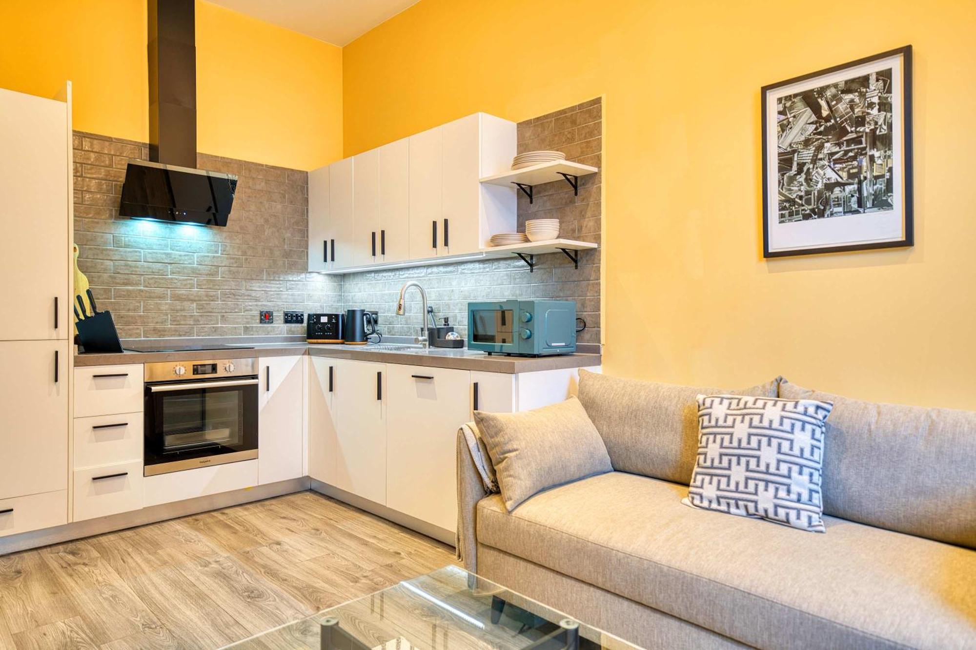 Lovely Station 1 Bed B10 Glasgow