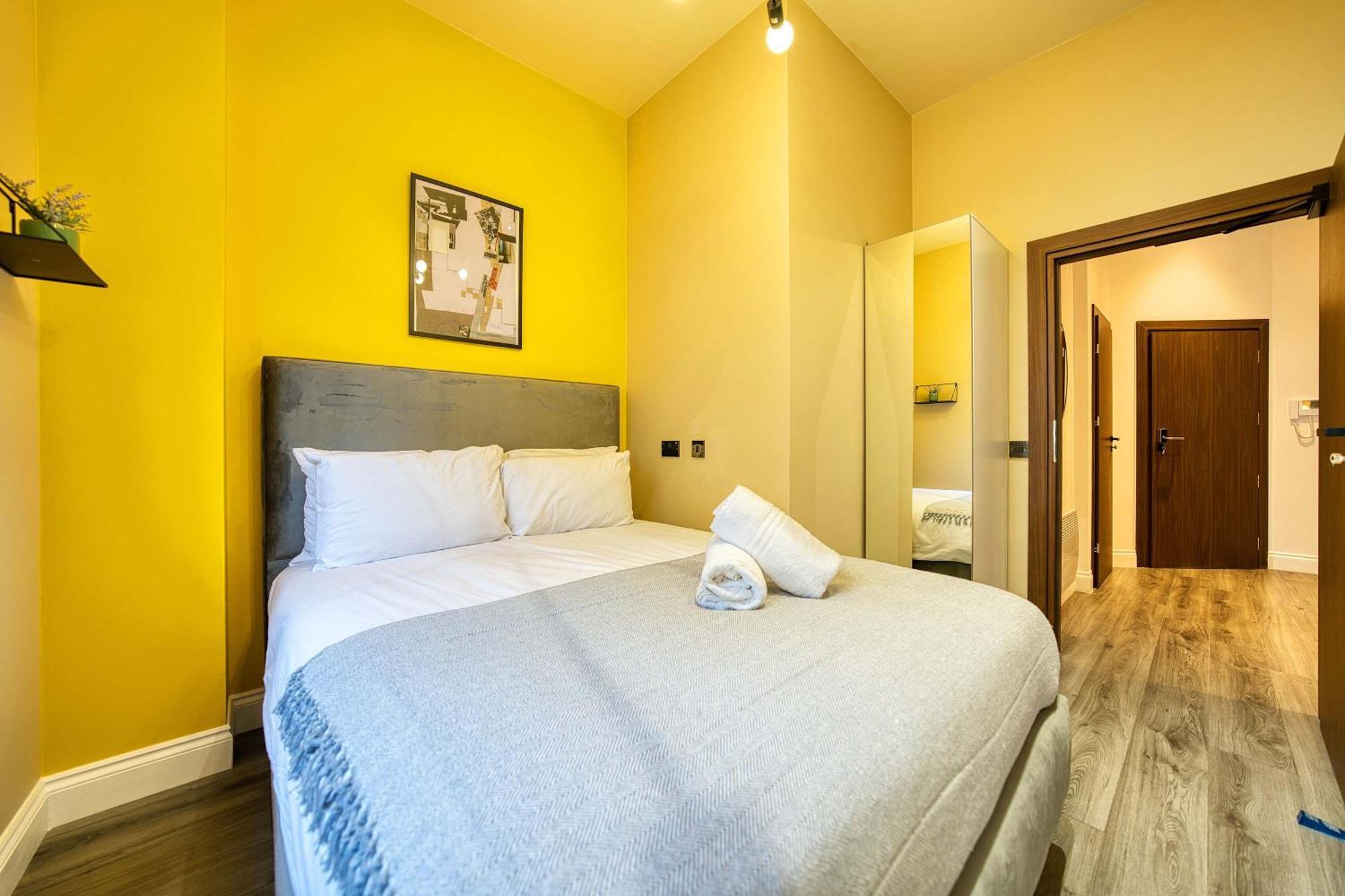Lovely Station 1 Bed B10 Apartment *