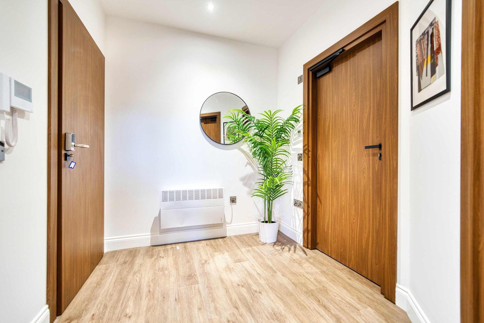 Lovely Station 1 Bed A6 Apartment *