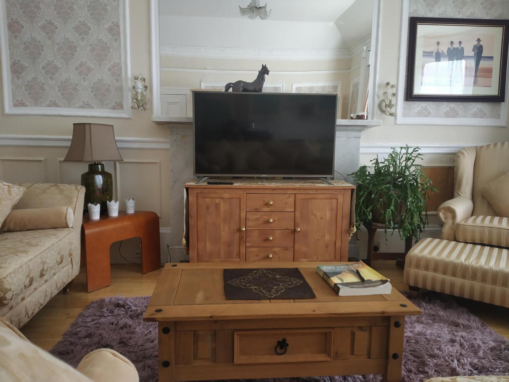 Busby Apartment *