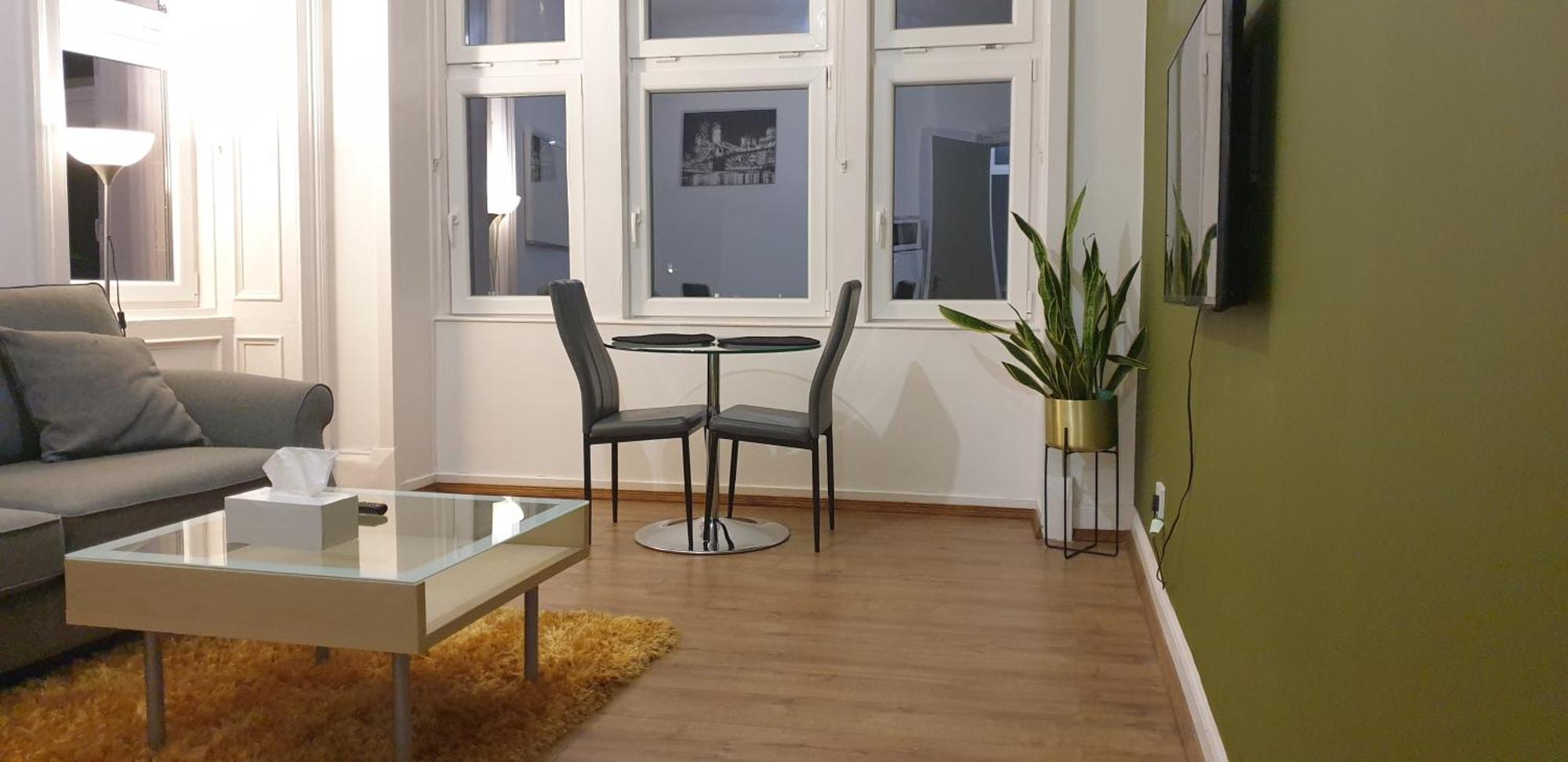 Newly Furnished Flat 4 Minutes Walk To Metro