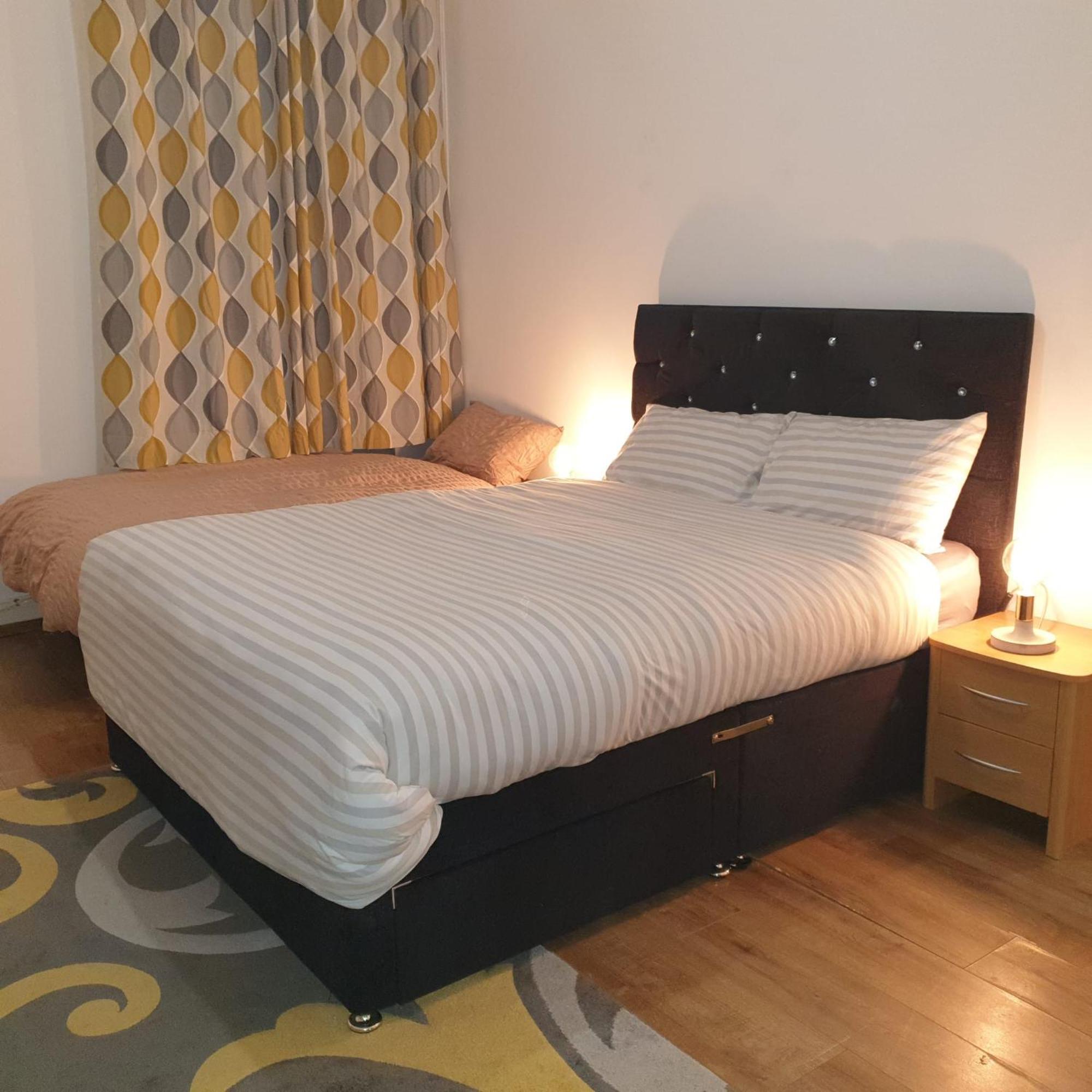 Newly Furnished Flat 4 Minutes Walk To Metro Apartment *
