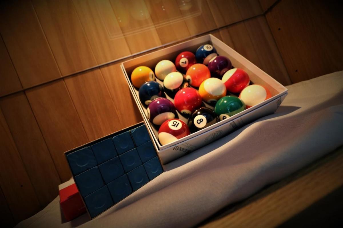 10 Bedrooms Pool Table Garden Piano Villa Glasgow