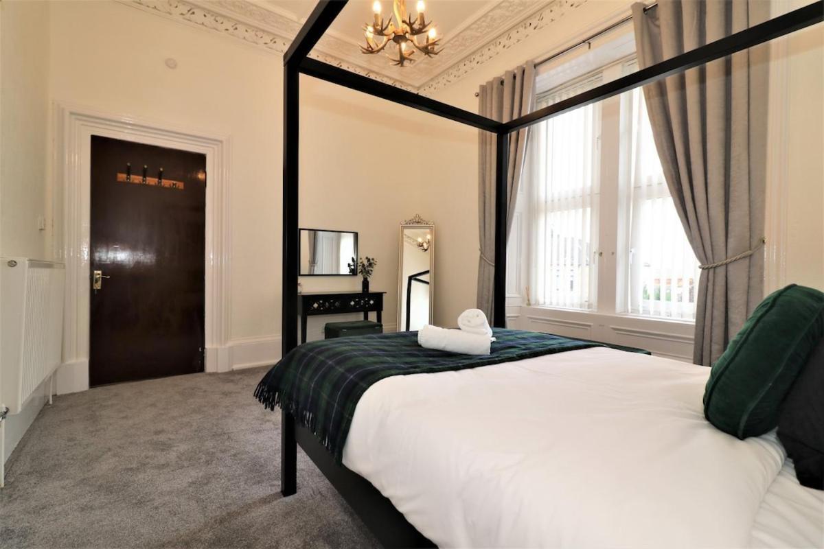 10 Bedrooms Pool Table Garden Piano * Glasgow