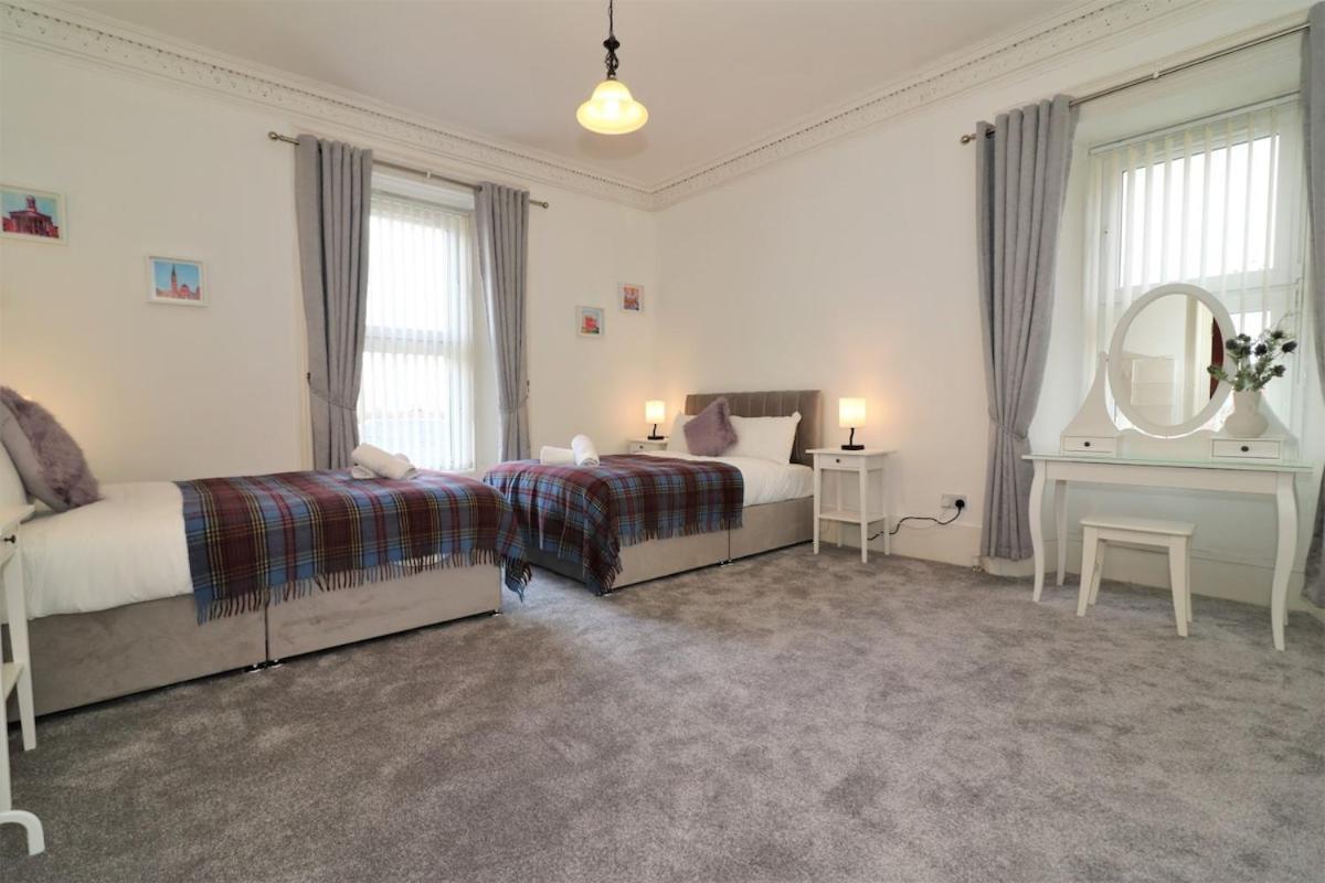 10 Bedrooms Pool Table Garden Piano * Glasgow