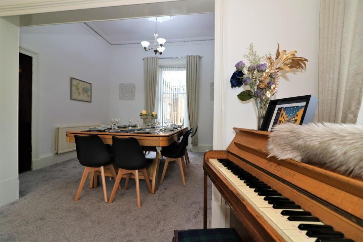 10 Bedrooms Pool Table Garden Piano Villa Glasgow