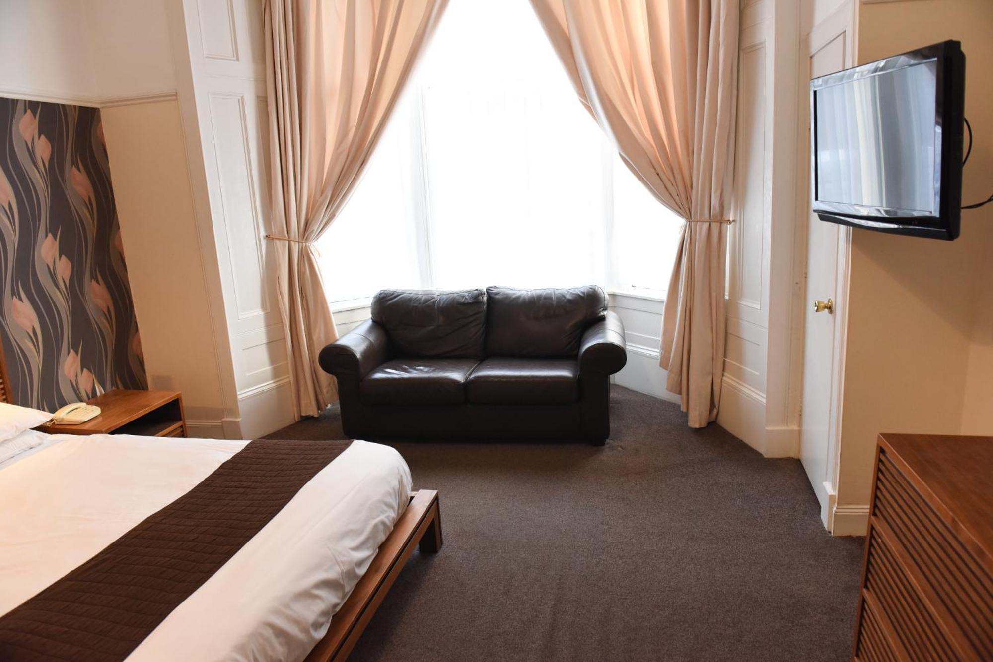 Sandyford 3*