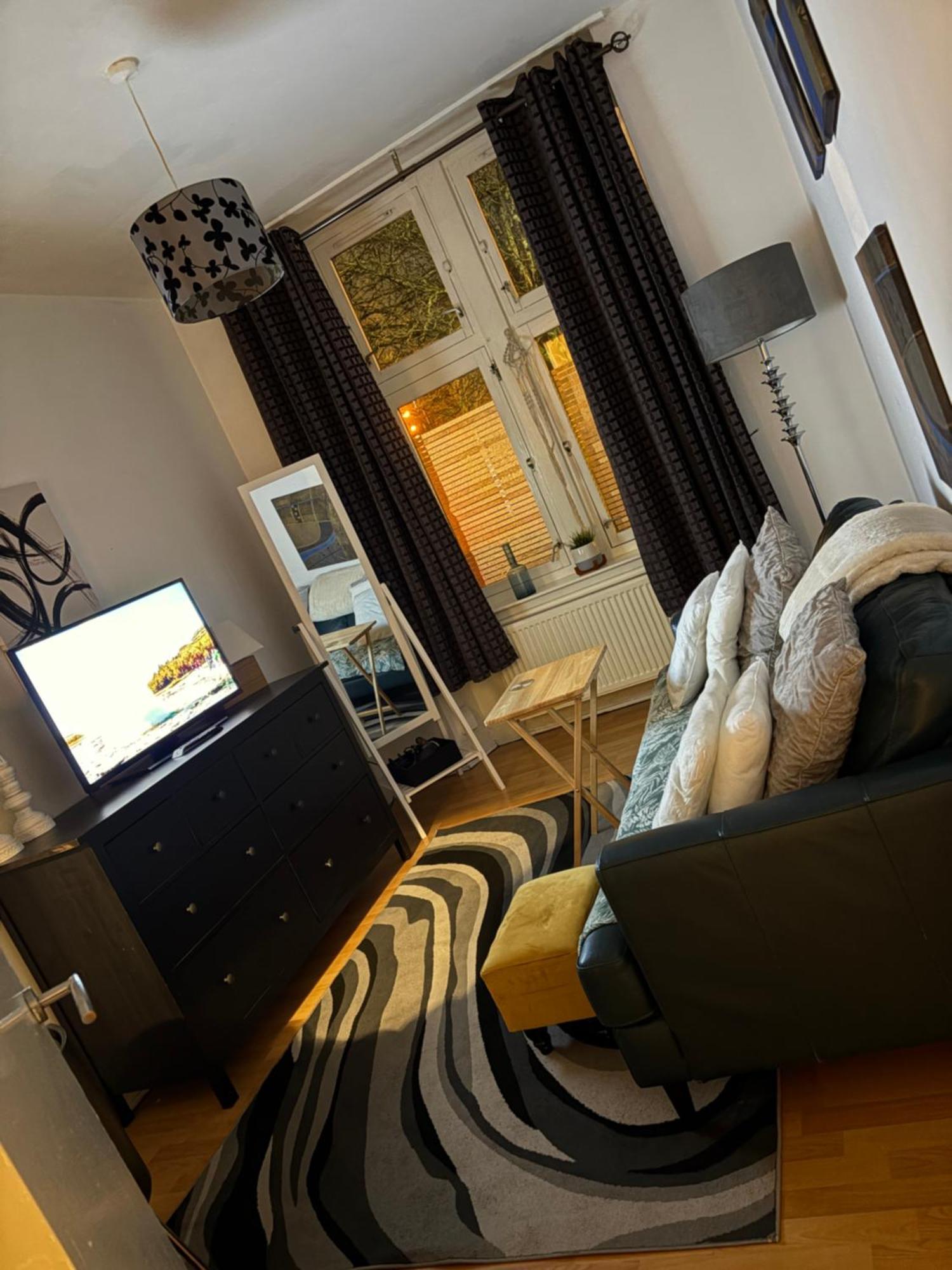 Traditional Tenement Excellent Location Apartment *