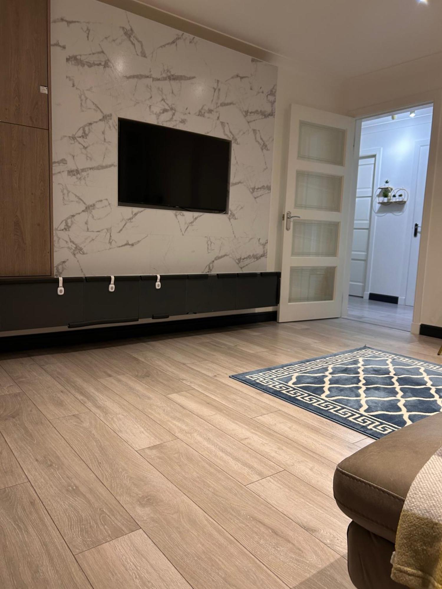 Modern Apartment-sleeps6-parking-seft Check In Apartment Glasgow