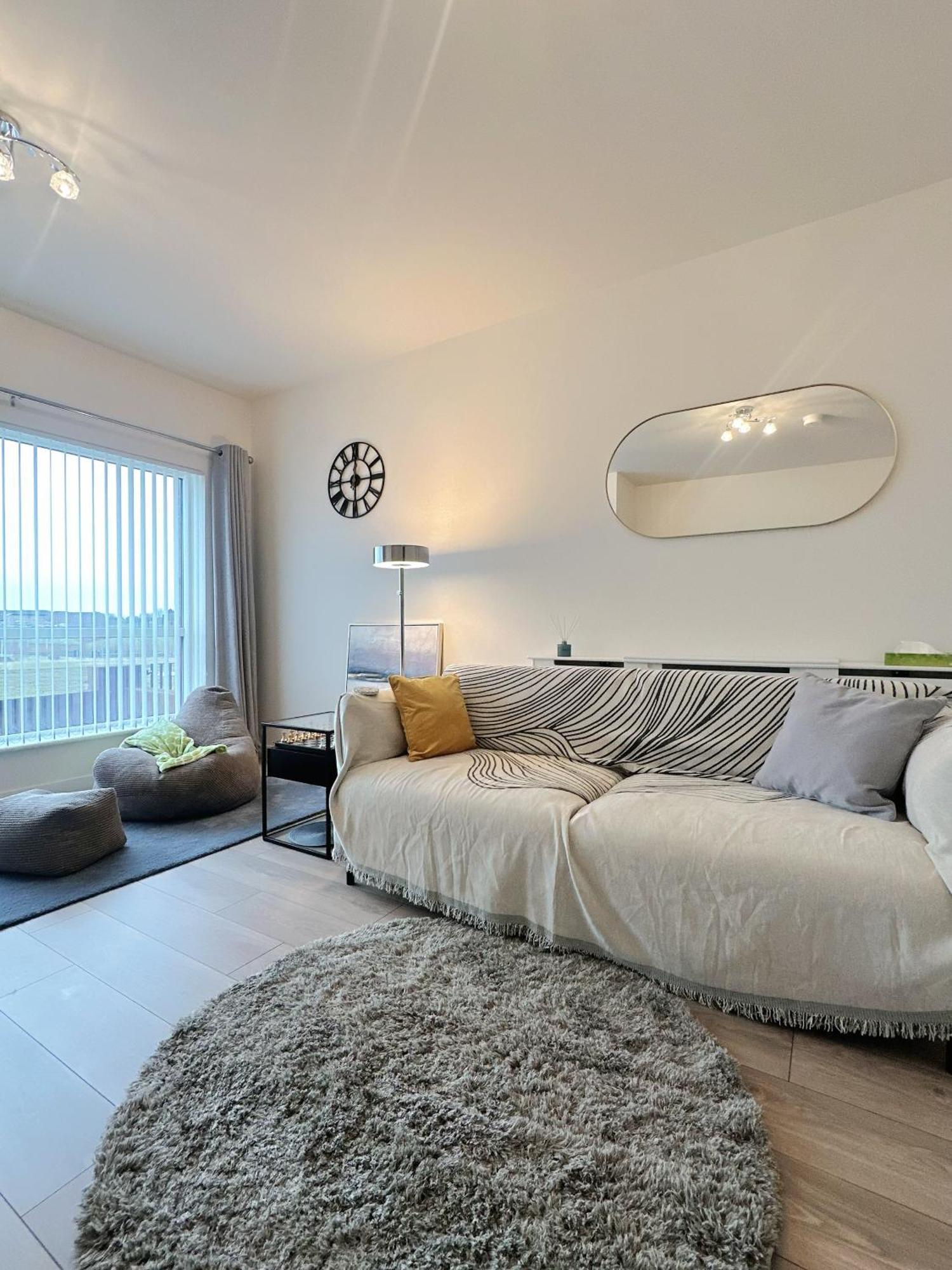 Wee Townhouse, 3 Beds With Free Parking, Wifi & Ethernet Connection Holiday home Glasgow