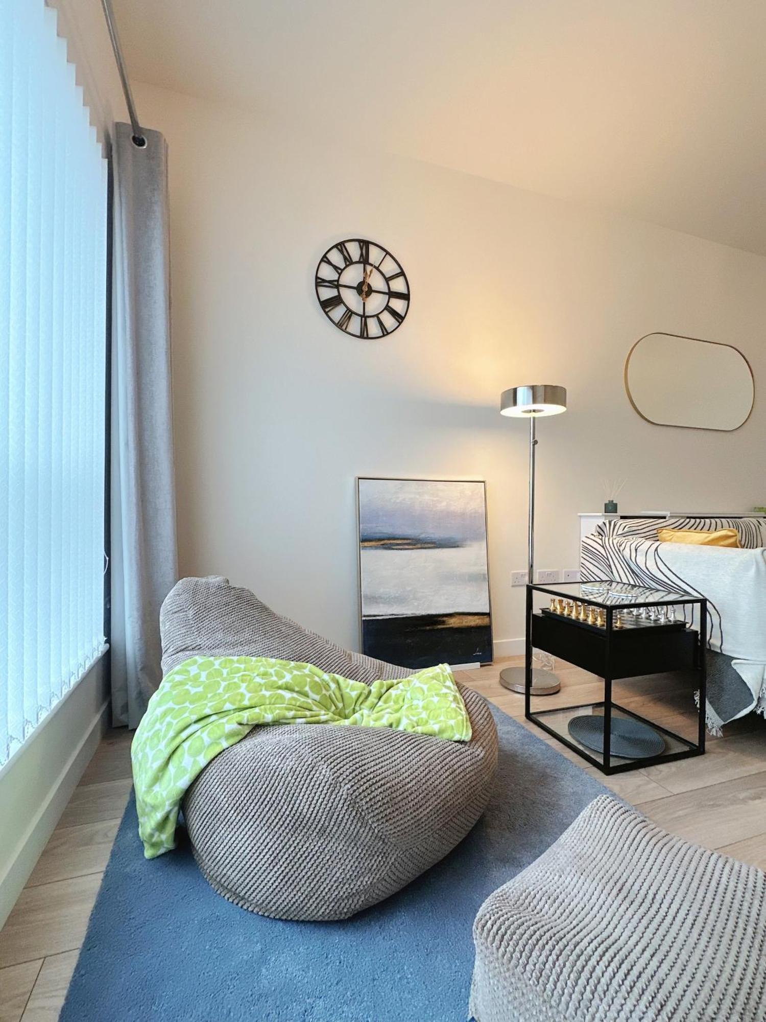 Holiday home Wee Townhouse, 3 Beds With Free Parking, Wifi & Ethernet Connection Glasgow