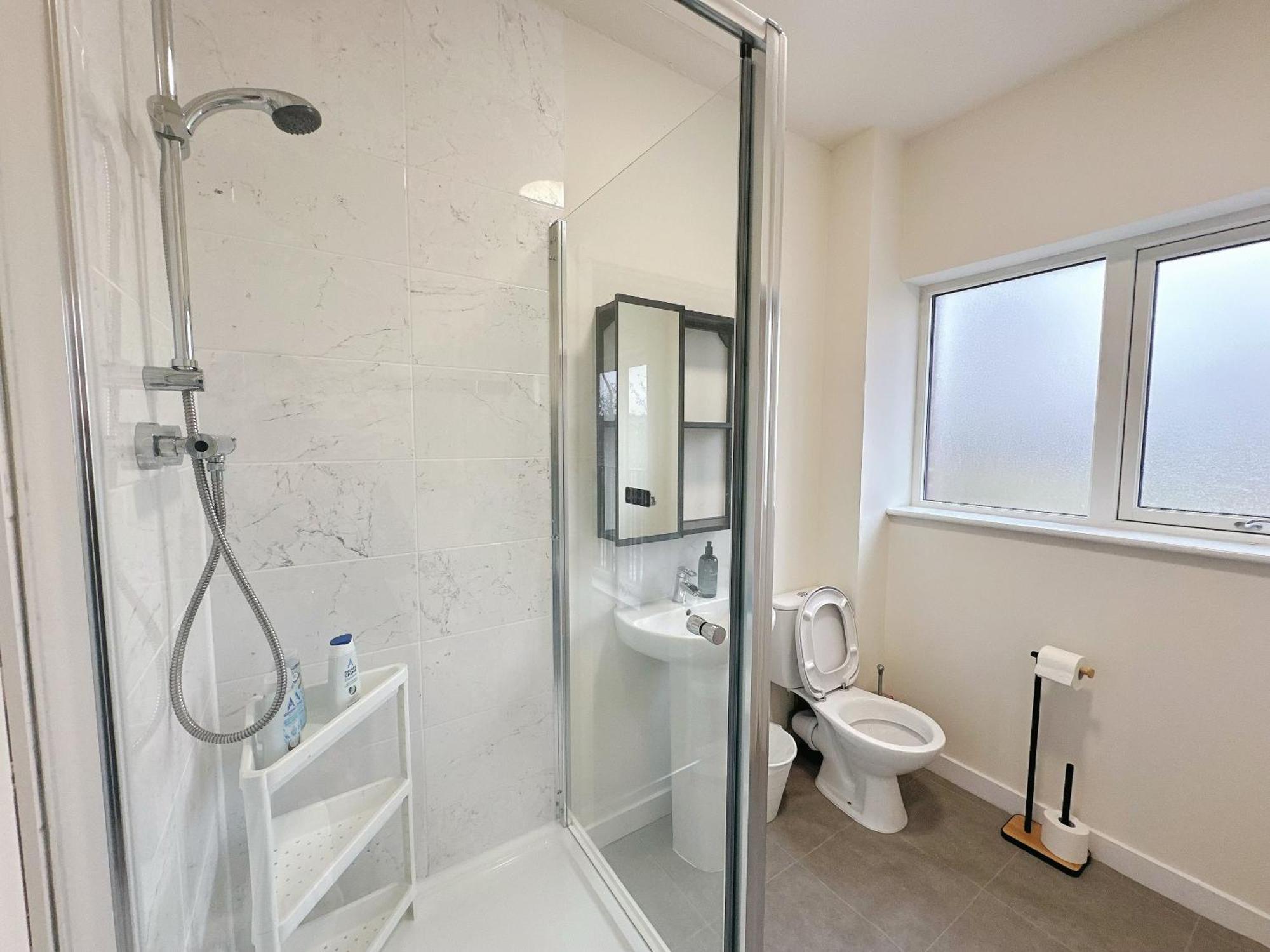 Wee Townhouse, 3 Beds With Free Parking, Wifi & Ethernet Connection