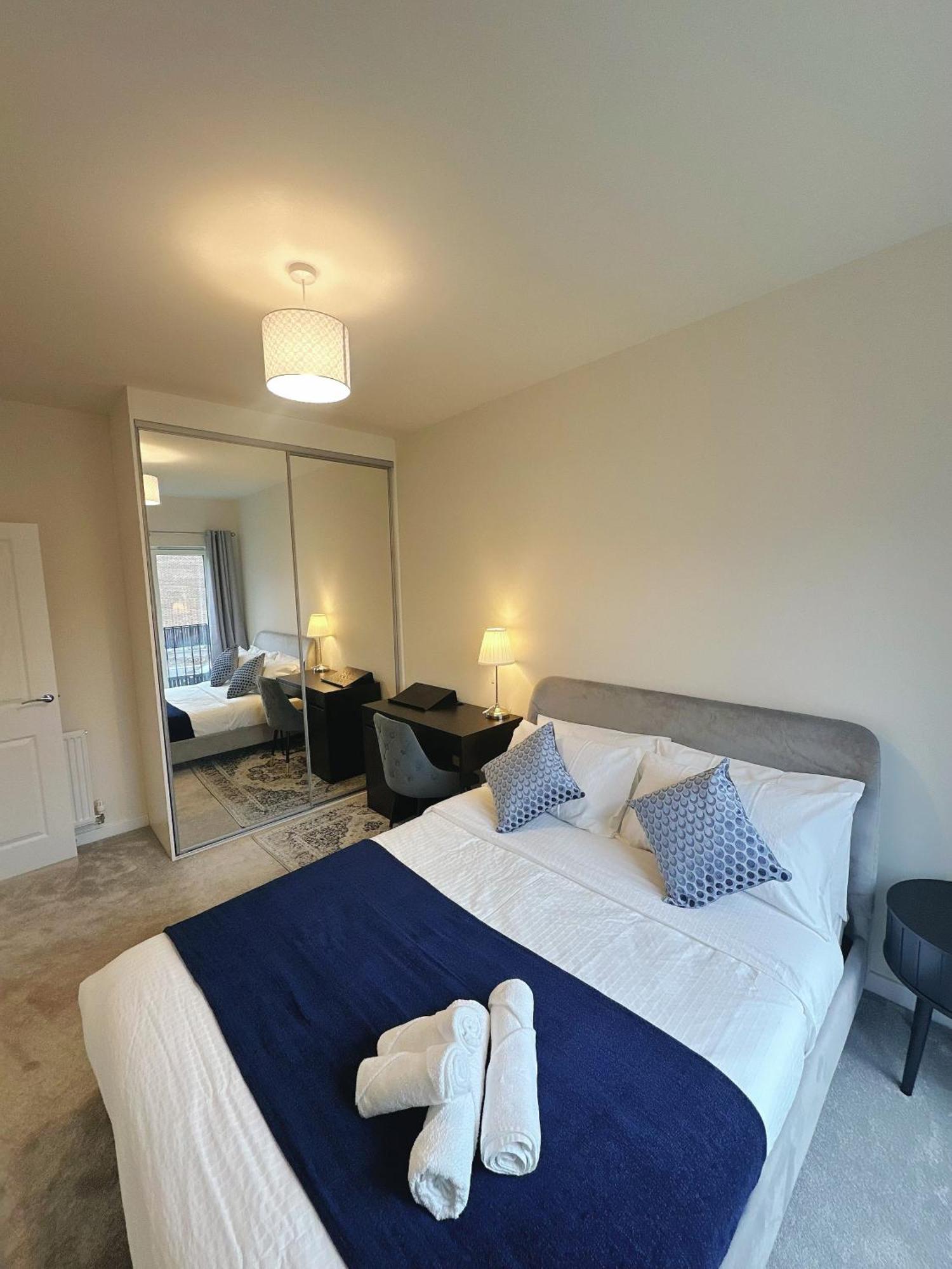 Wee Townhouse, 3 Beds With Free Parking, Wifi & Ethernet Connection Holiday home *