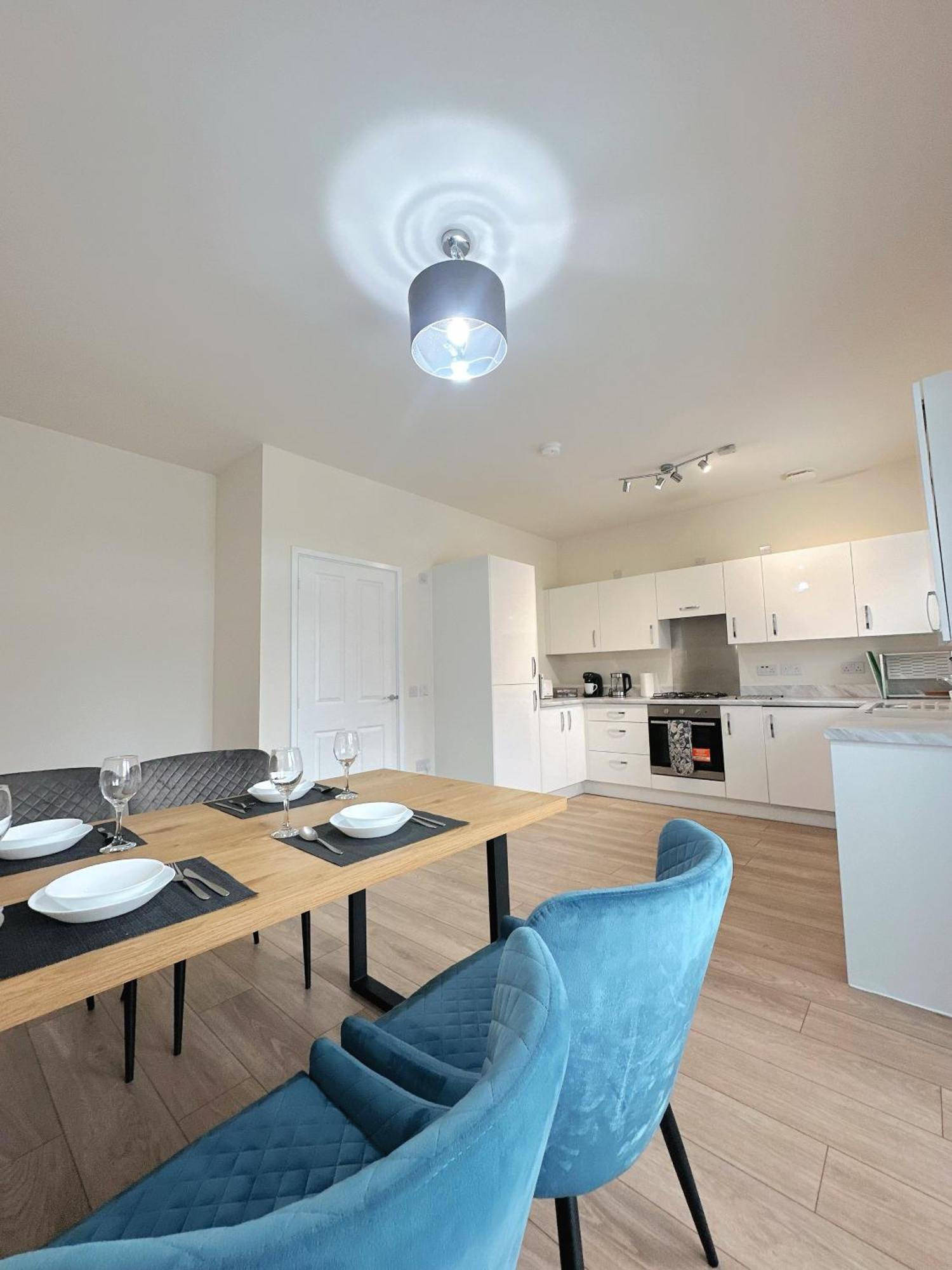 Wee Townhouse, 3 Beds With Free Parking, Wifi & Ethernet Connection Holiday home Glasgow