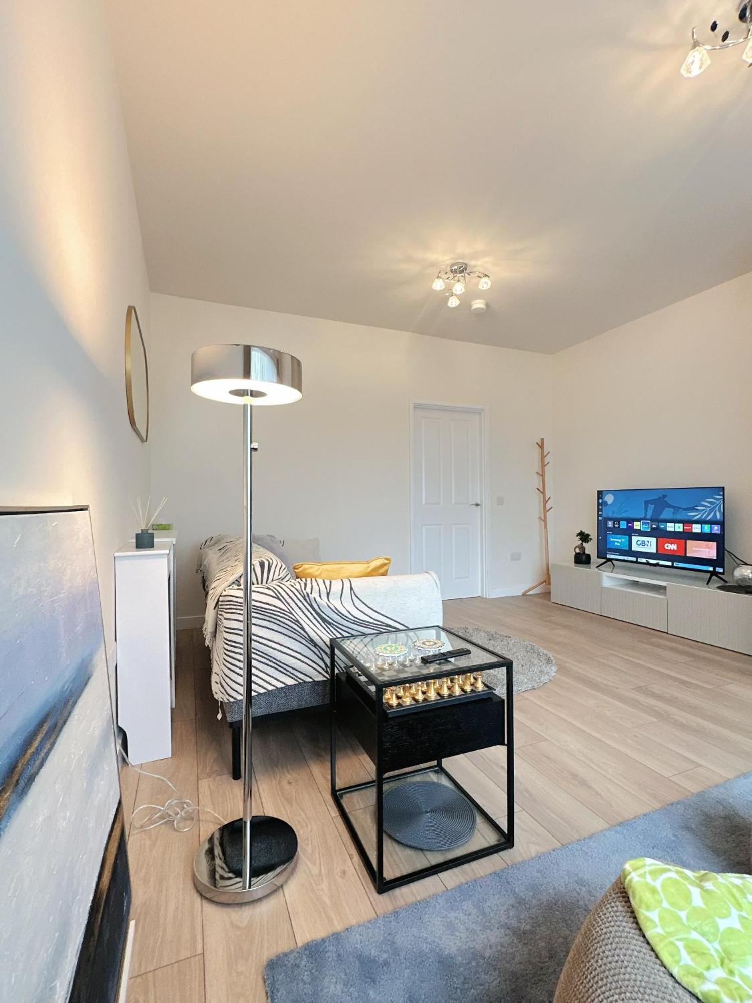 Wee Townhouse, 3 Beds With Free Parking, Wifi & Ethernet Connection Holiday home