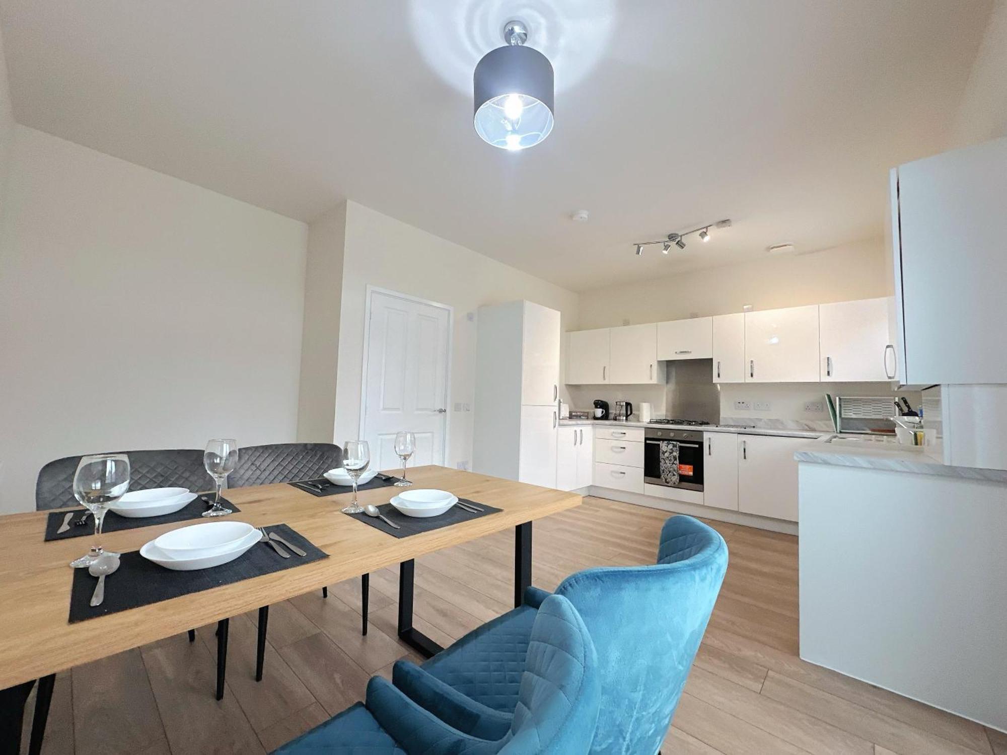 Wee Townhouse, 3 Beds With Free Parking, Wifi & Ethernet Connection