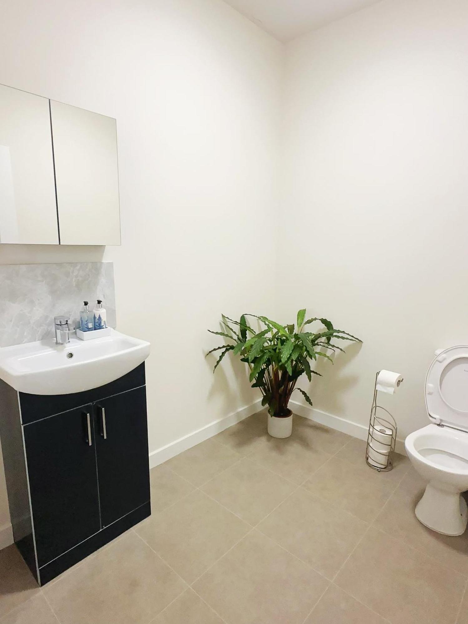 Wee Townhouse, 3 Beds With Free Parking, Wifi & Ethernet Connection Holiday home *