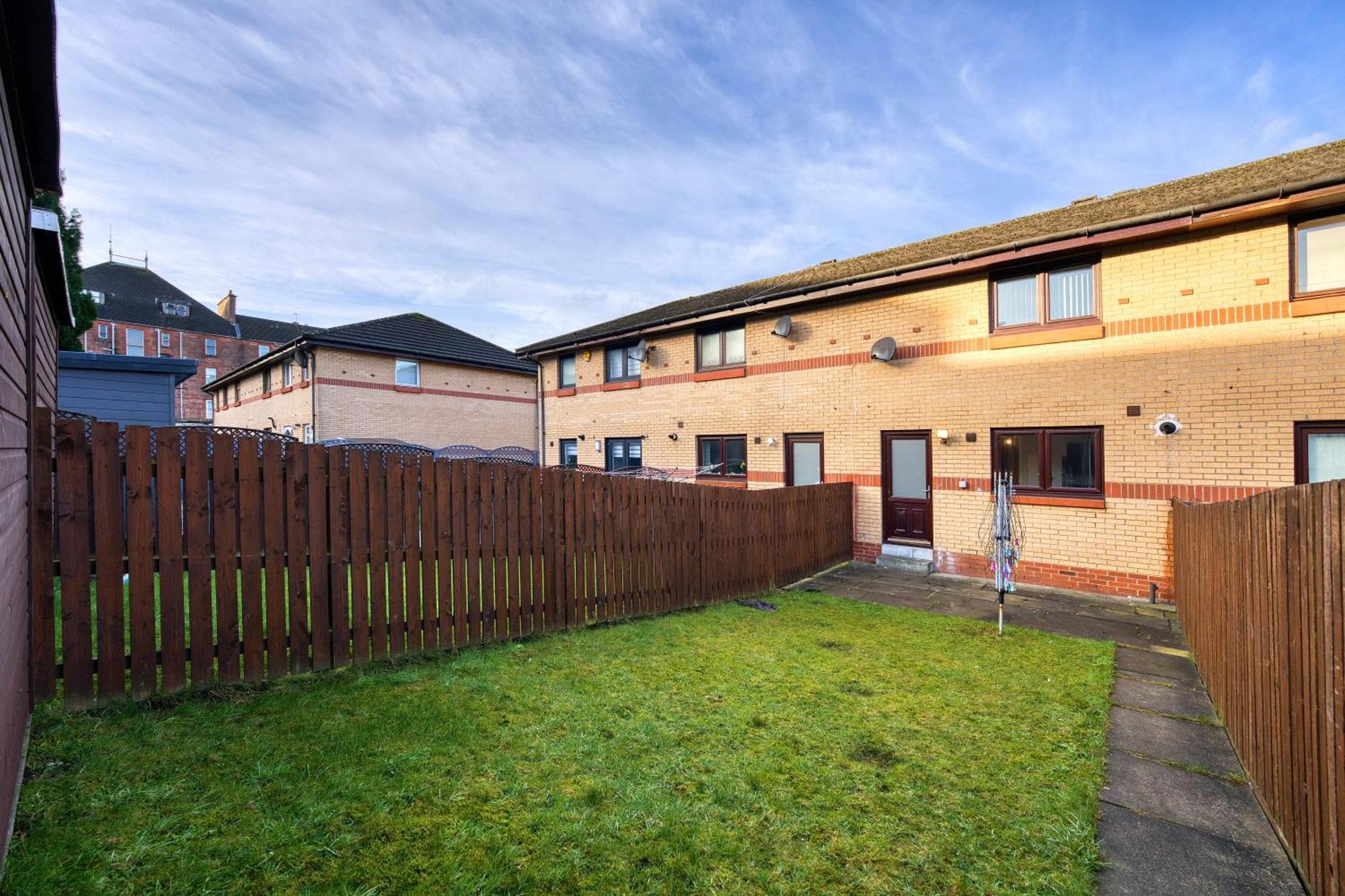 Apartment Stylish 2-bed With Private Driveway *