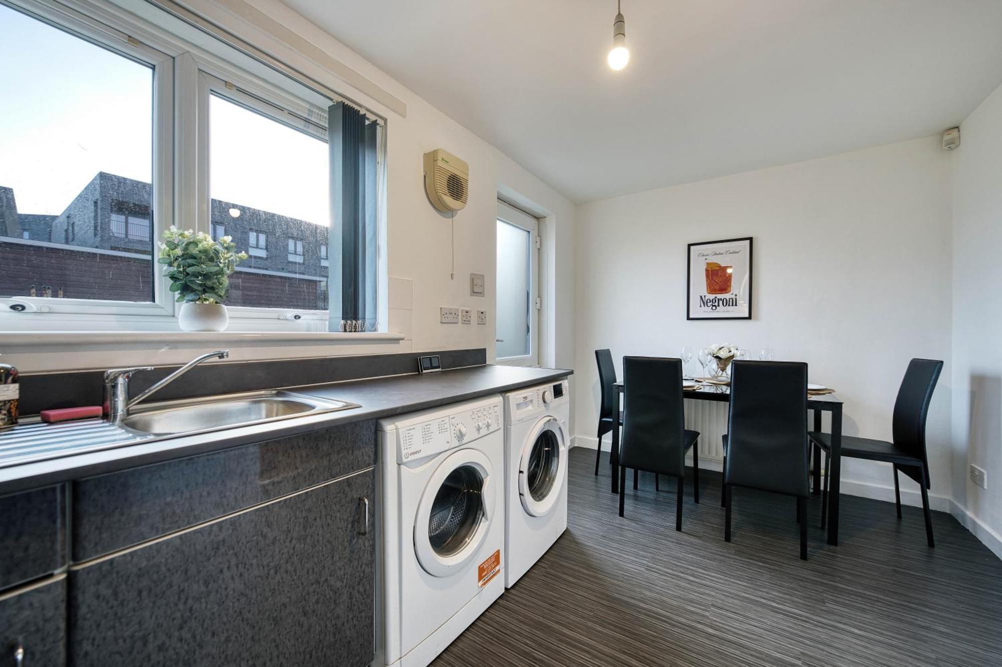 Stylish 2-bed With Private Driveway