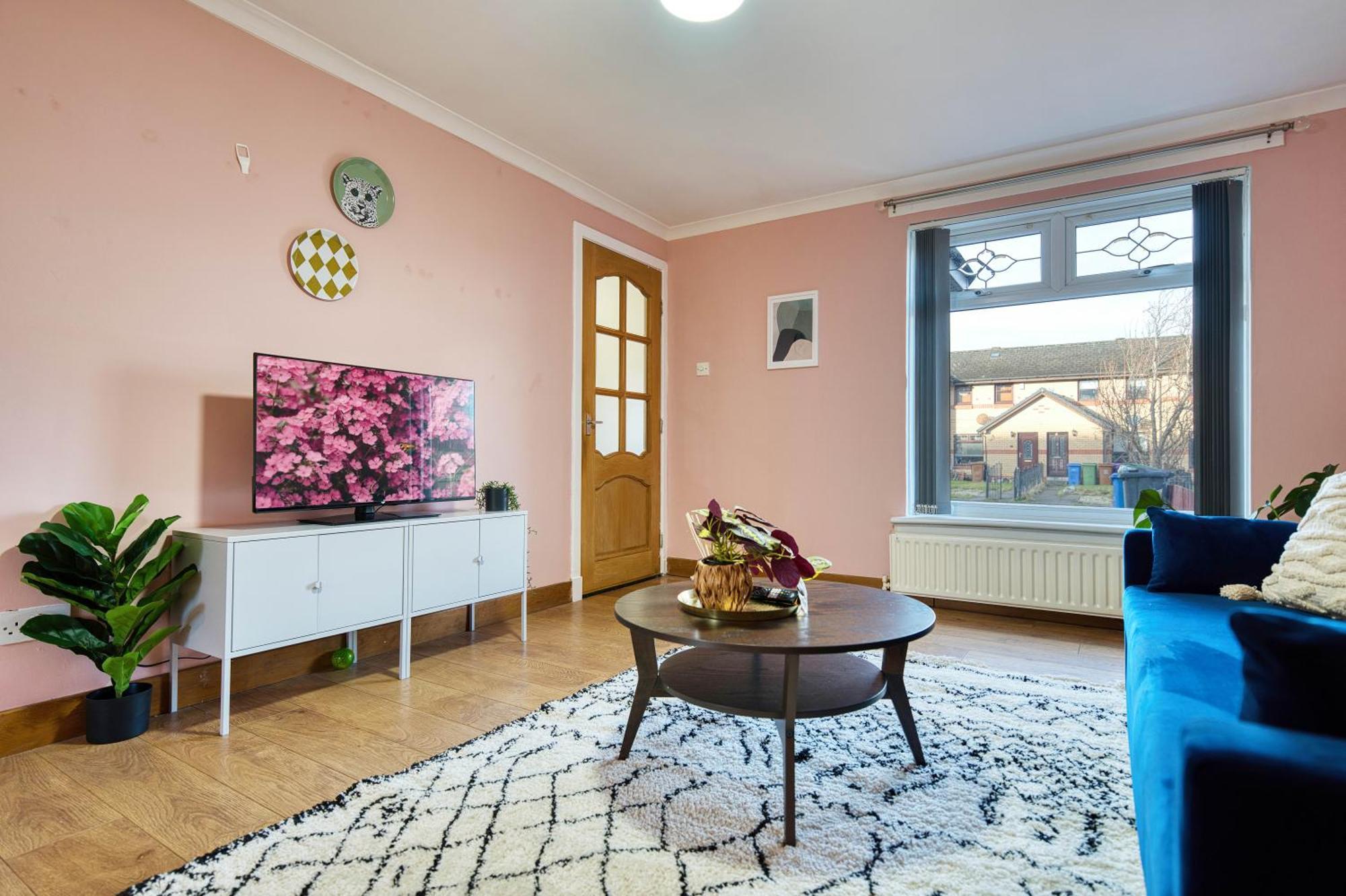 Apartment Stylish 2-bed With Private Driveway