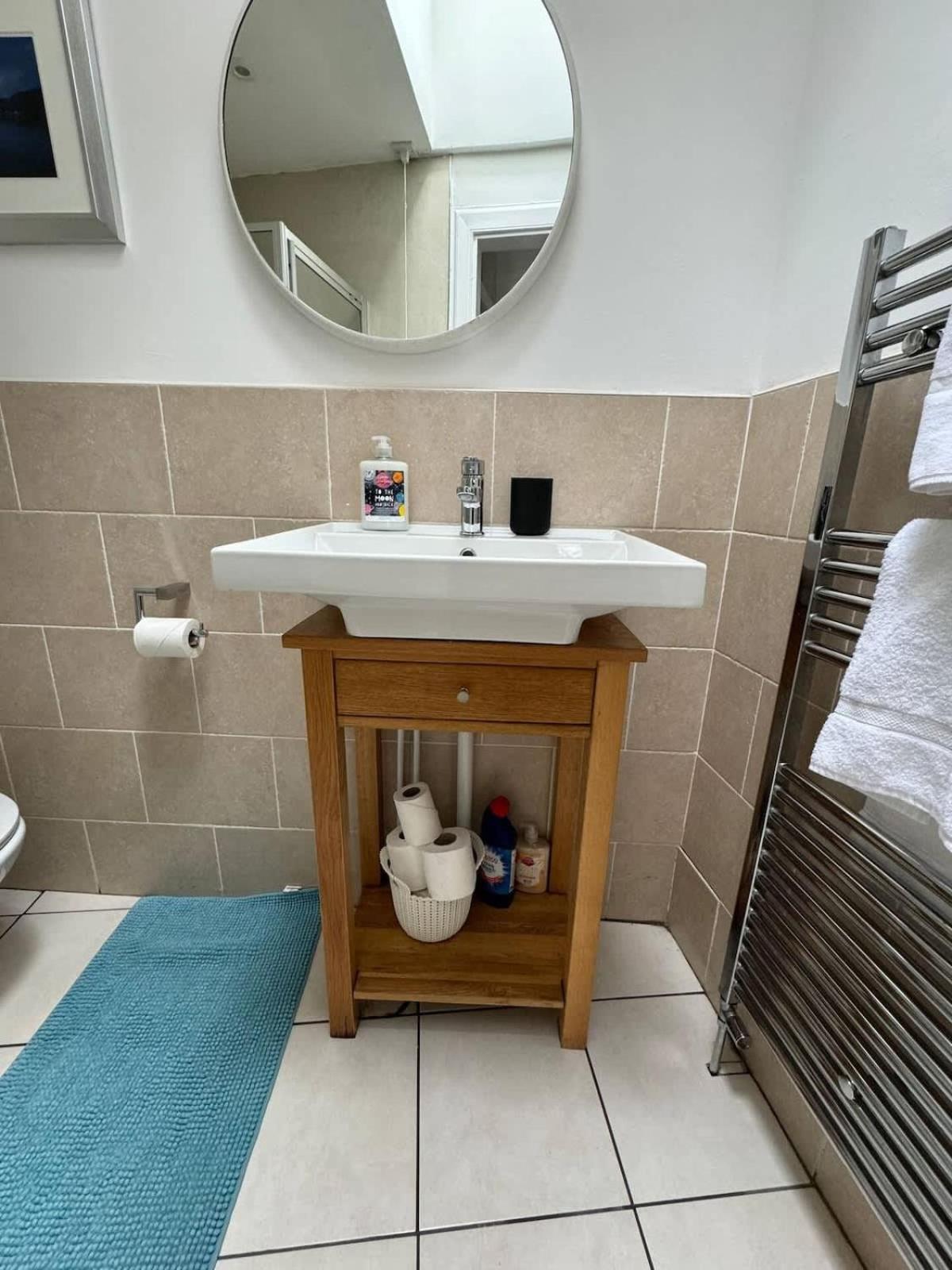 Holiday home Angel Mews In Heart Of West End *