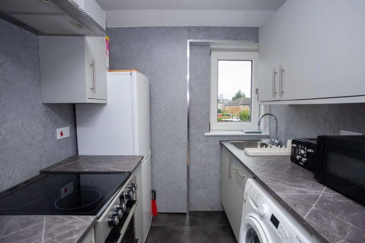 3 Bed Flat With Parking *
