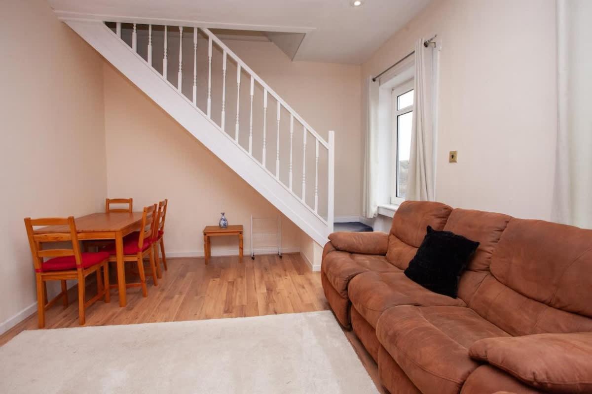 Apartment 3 Bed Flat With Parking