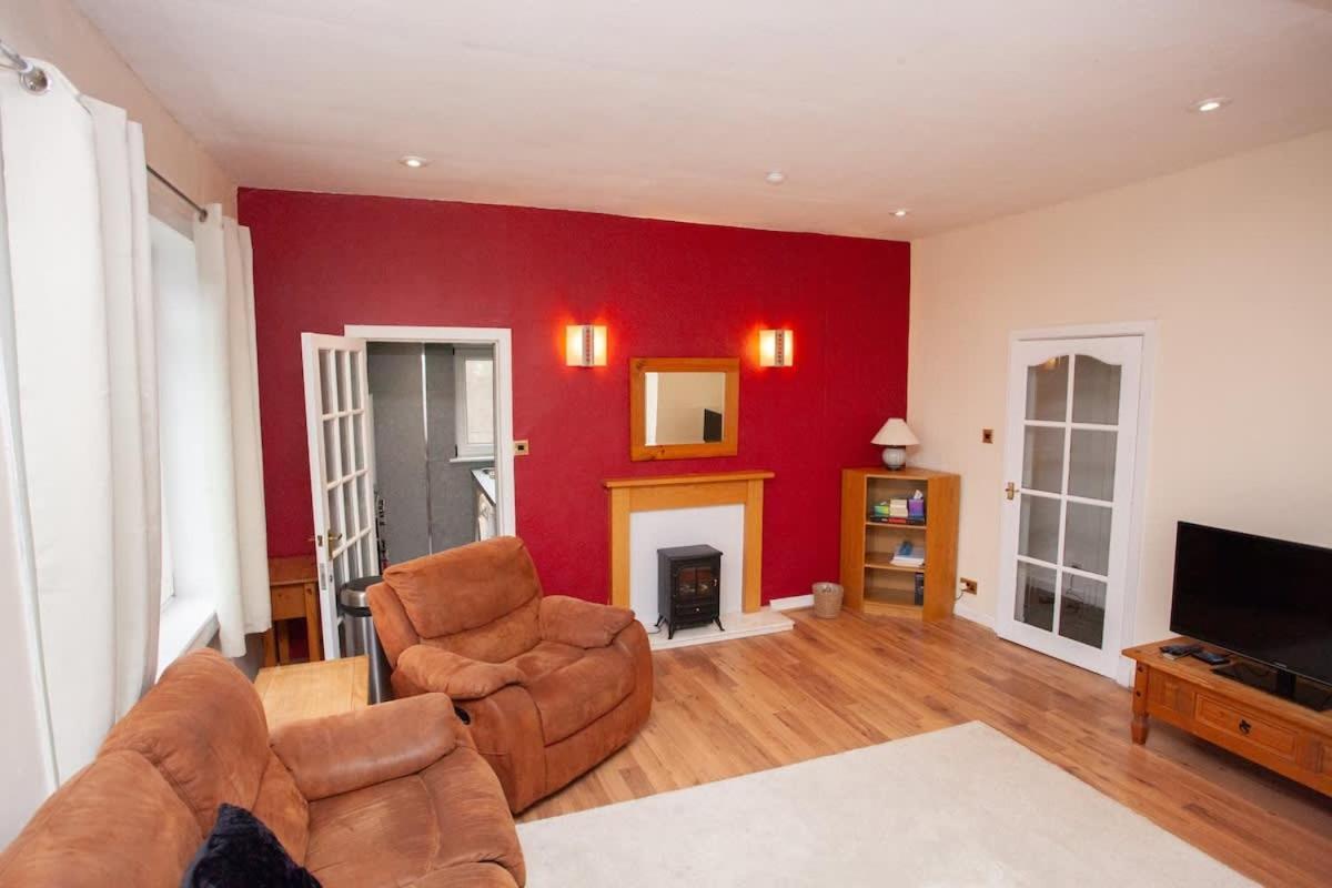 3 Bed Flat With Parking Apartment *