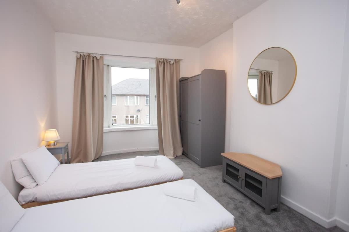 3 Bed Flat With Parking *