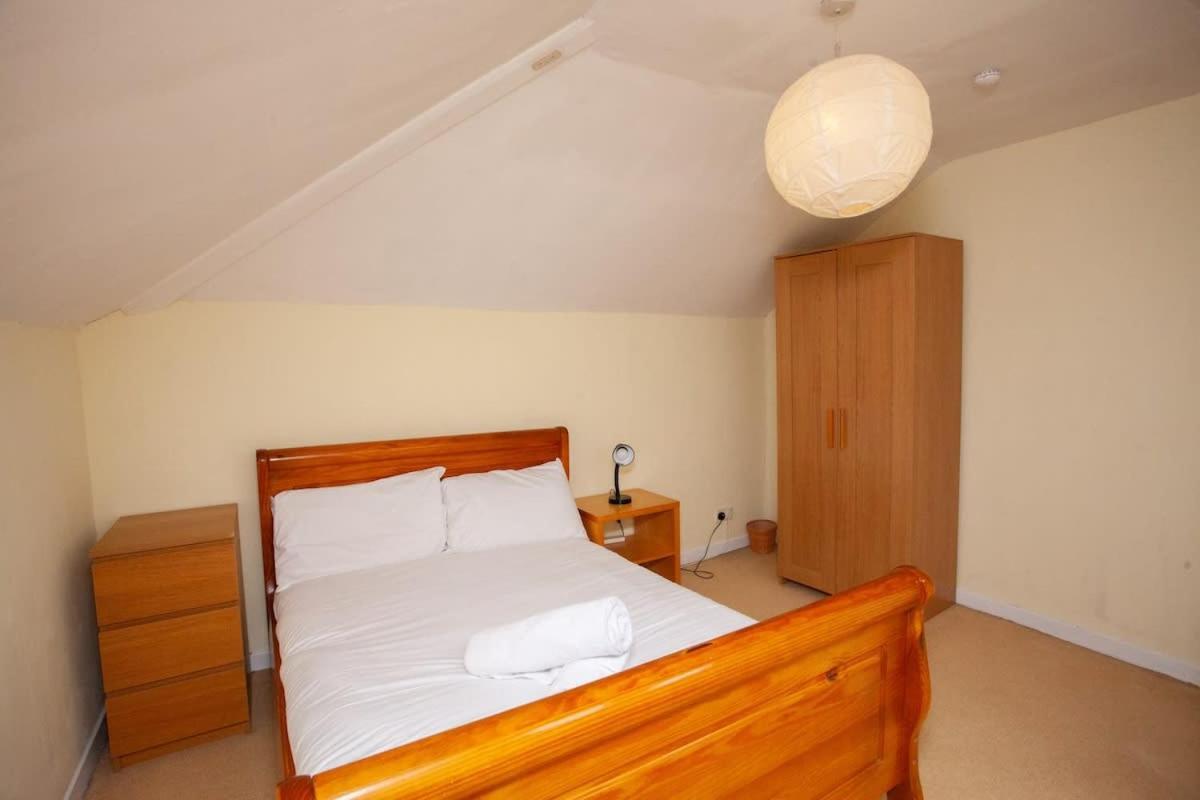 3 Bed Flat With Parking * Glasgow