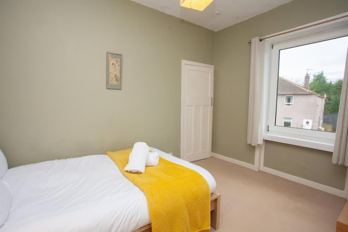 3 Bed Flat With Parking Apartment