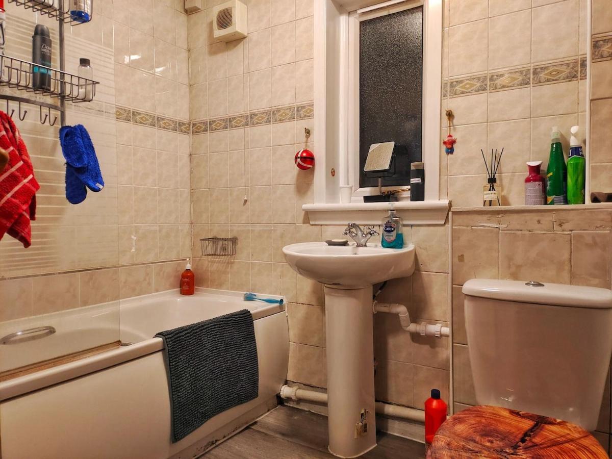 Apartment Free Parking 2-bedroom House In *