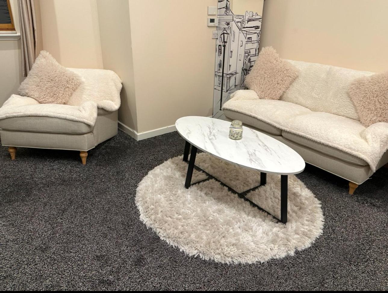 1 Bedroom In Centre