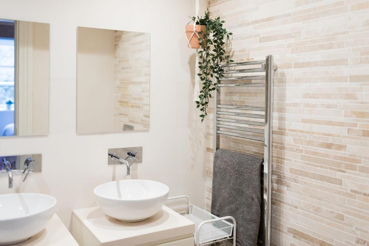 Elegant West End Flat In