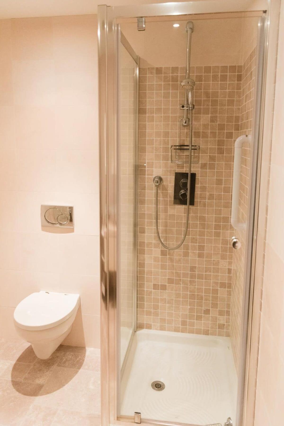 Elegant West End Flat In Apartment Glasgow