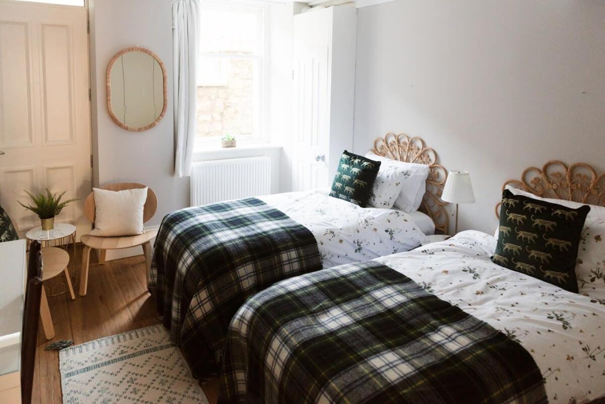 Elegant West End Flat In *