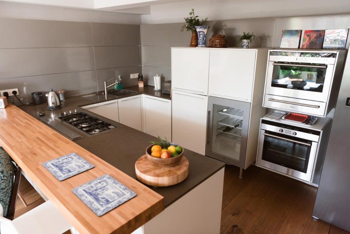 Elegant West End Flat In * Glasgow