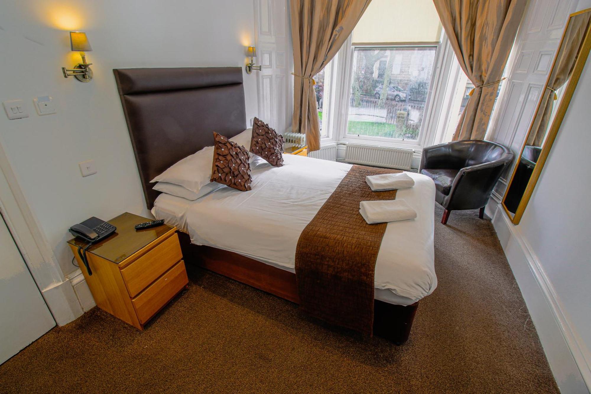 Sandyford 3*