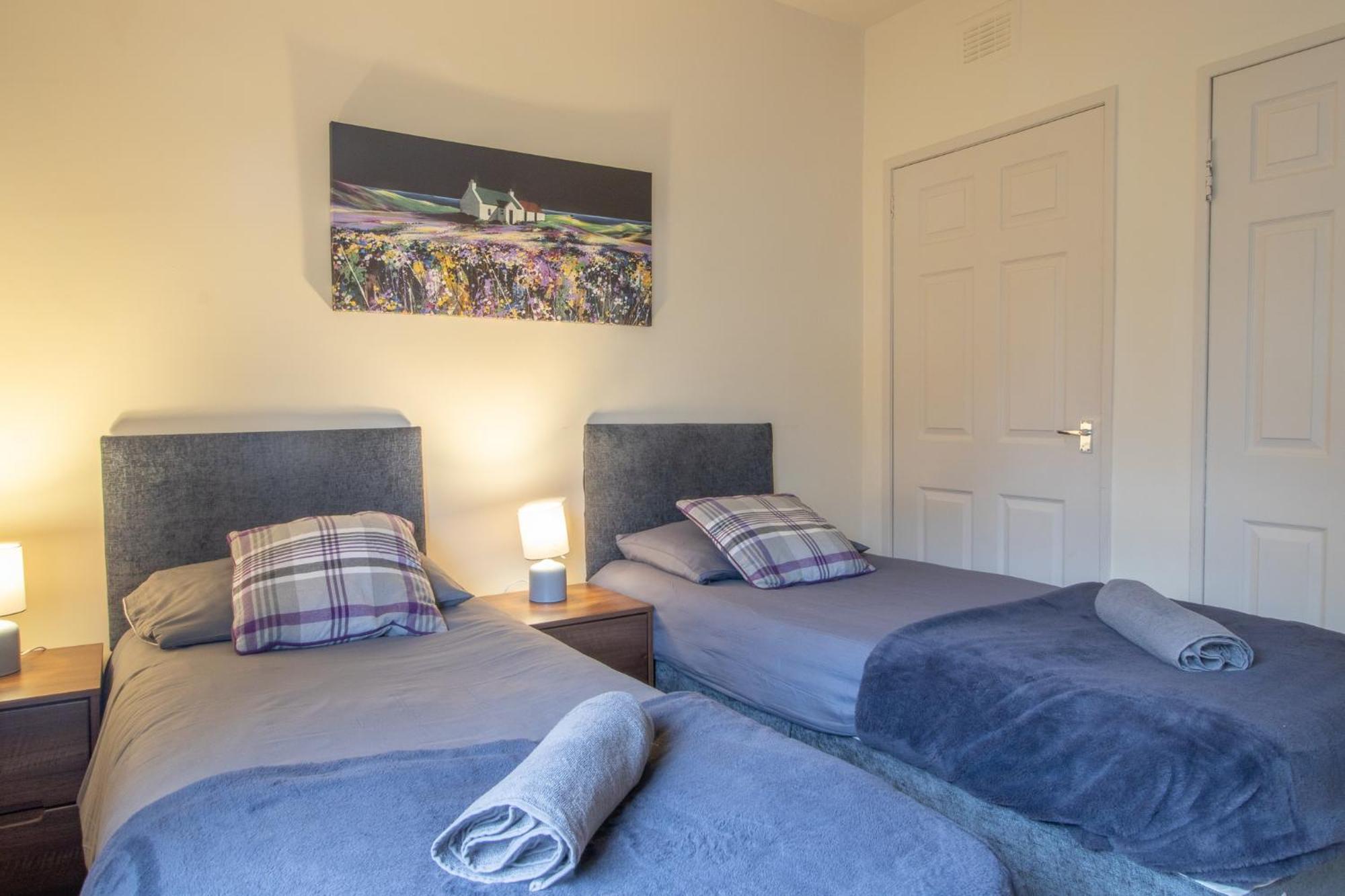 Apartment Large 3 Bed, Great For Contractors, With Private Parking Glasgow