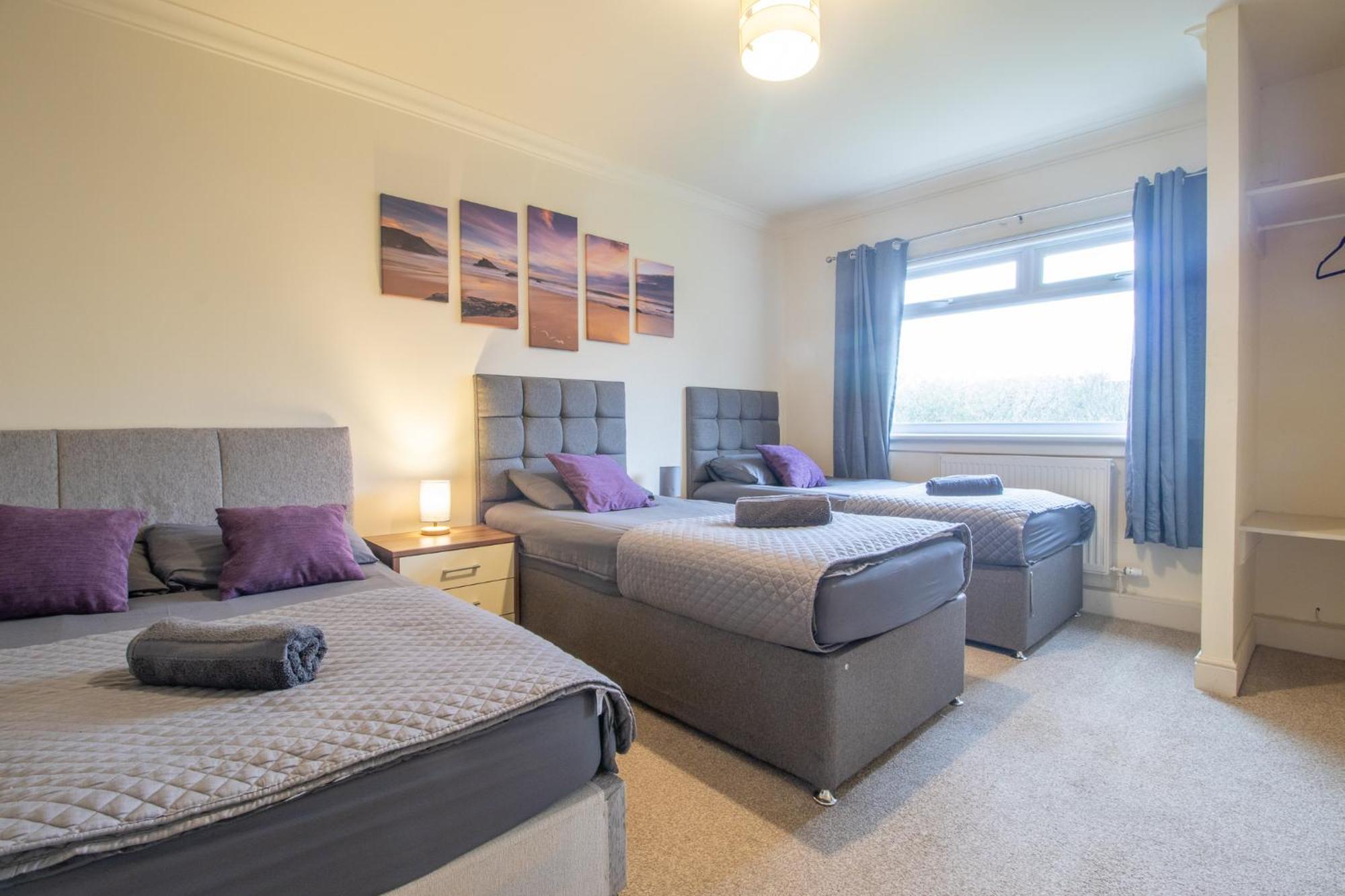Apartment Large 3 Bed, Great For Contractors, With Private Parking