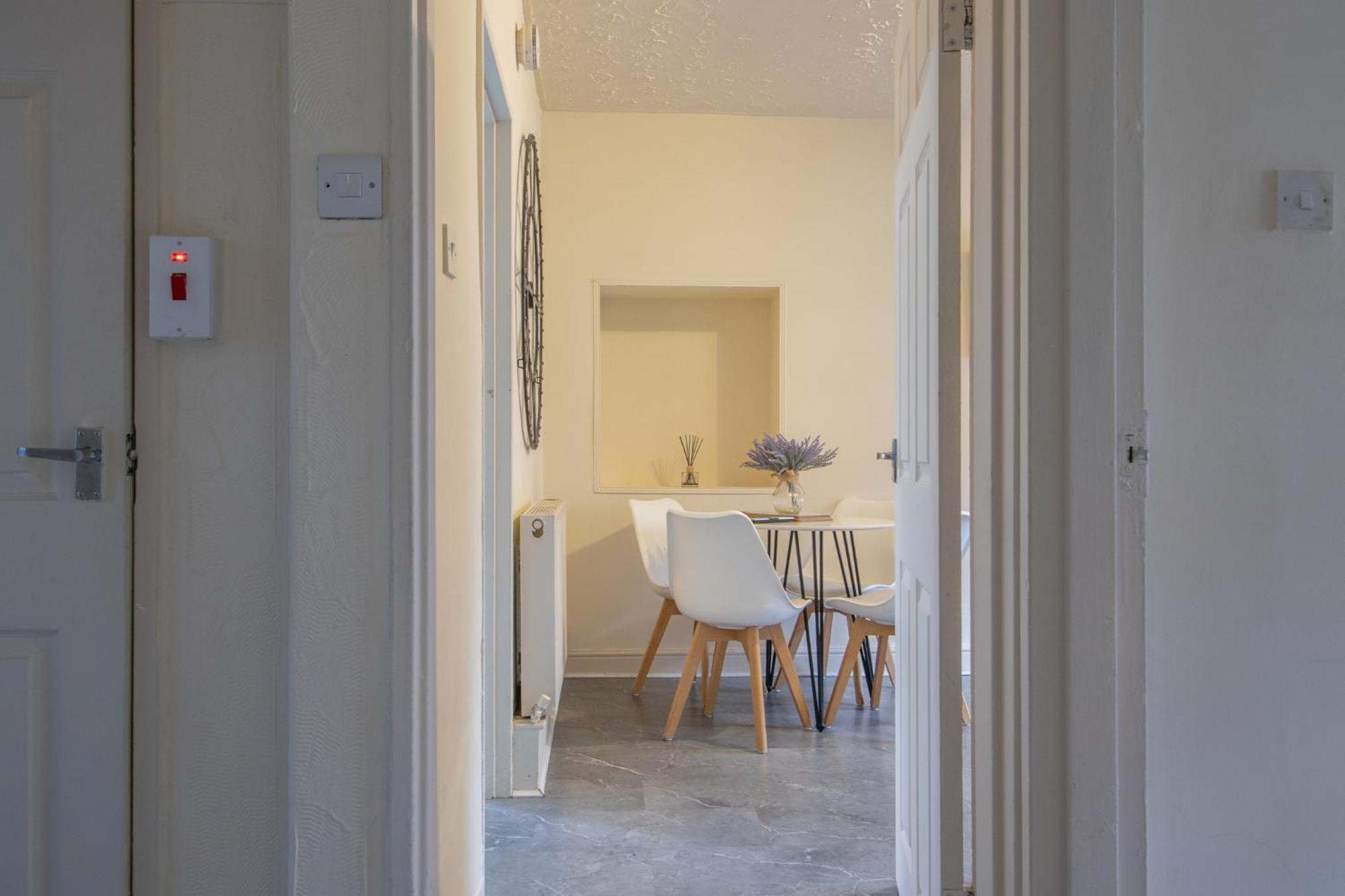Apartment Large 3 Bed, Great For Contractors, With Private Parking Glasgow