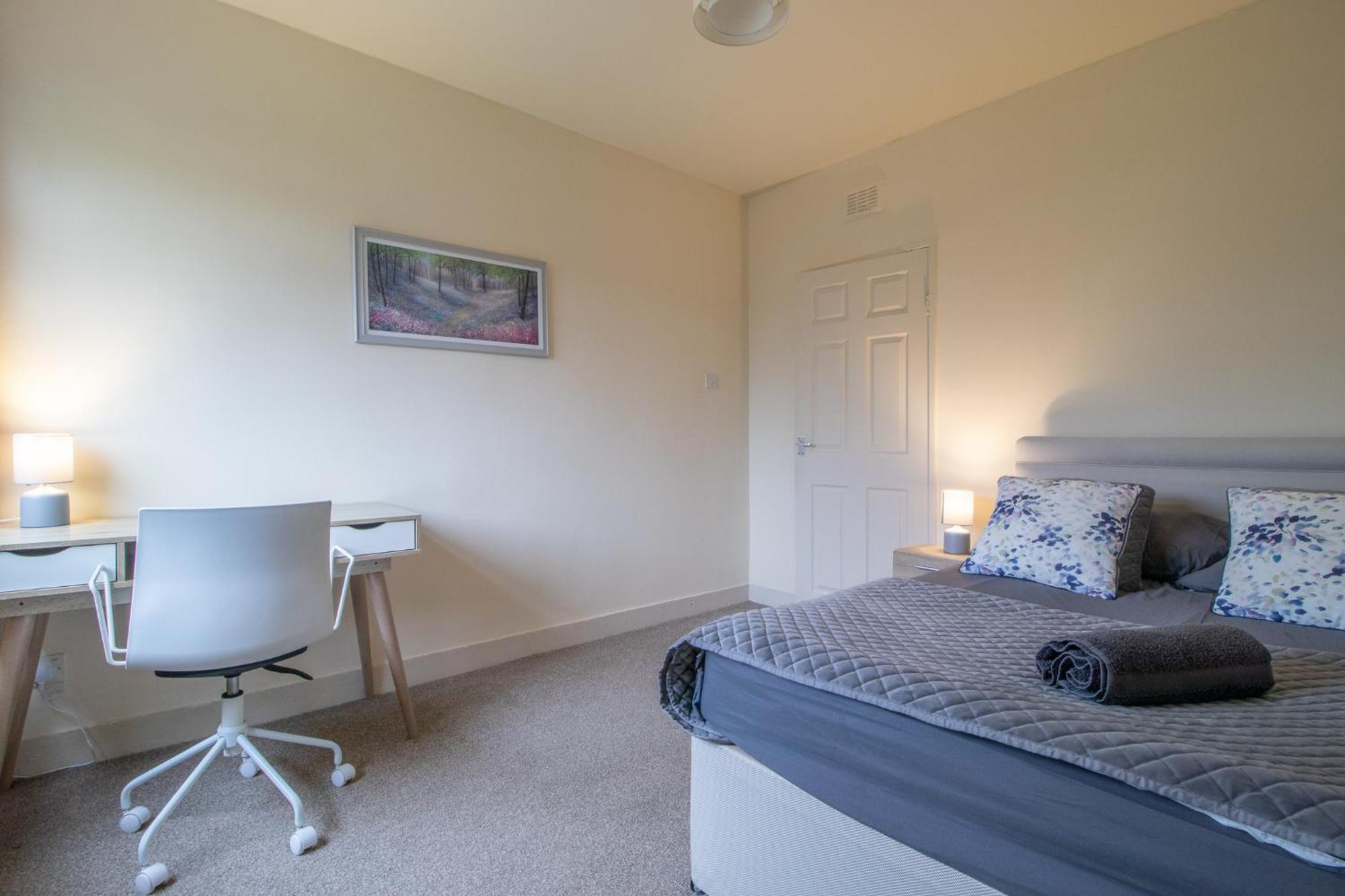 Large 3 Bed, Great For Contractors, With Private Parking