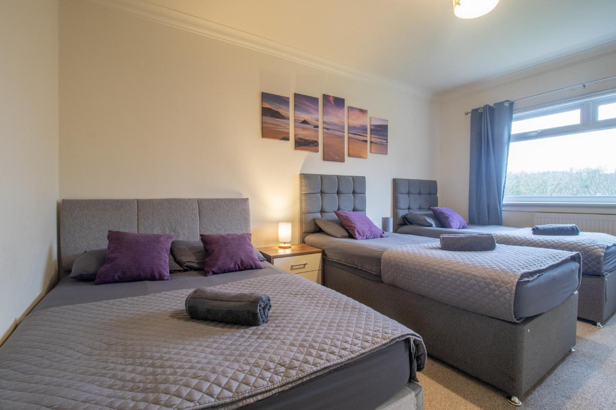 Apartment Large 3 Bed, Great For Contractors, With Private Parking
